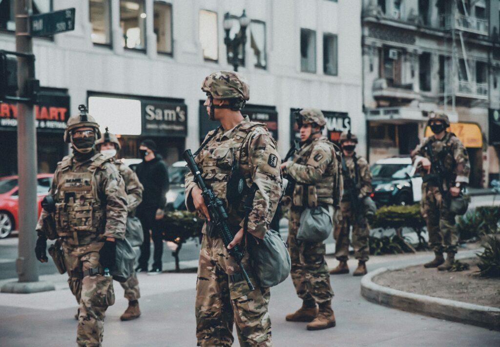 The photo shows US military on the streets in Los Angeles.